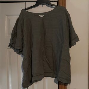 Caslon Green Flutter Sleeve Blouse Relaxed Fit